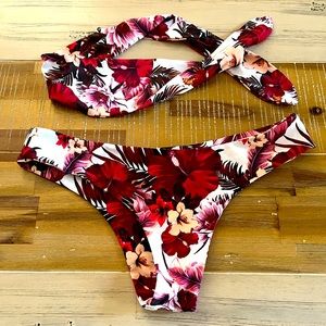 Kulani Kinis bikini bottom with matching headband.